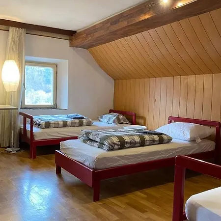 House With Garden And Free Parking, Great For Groups Holiday home *