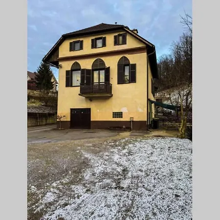 House With Garden And Free Parking, Great For Groups Holiday home *
