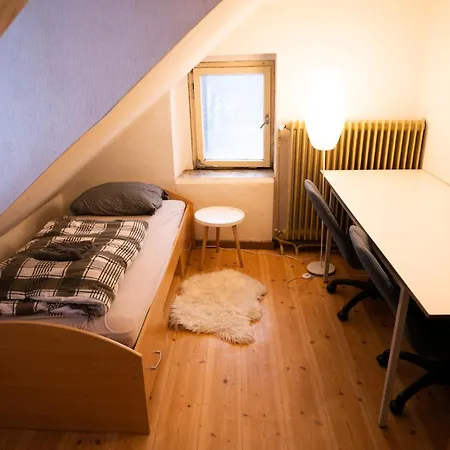 House With Garden And Free Parking, Great For Groups Holiday home