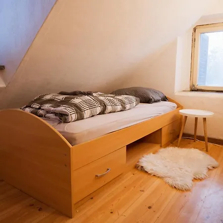 House With Garden And Free Parking, Great For Groups Holiday home *
